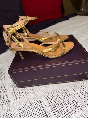 Signature Vince Camuto Metallic Gold Strappy Kitten Heel Sandals - VI-HILARIE